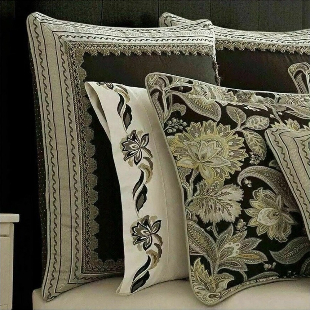 J Queen New York Chic Midnight Mist Reversible Euro Shams 2 Black Gold 26x26